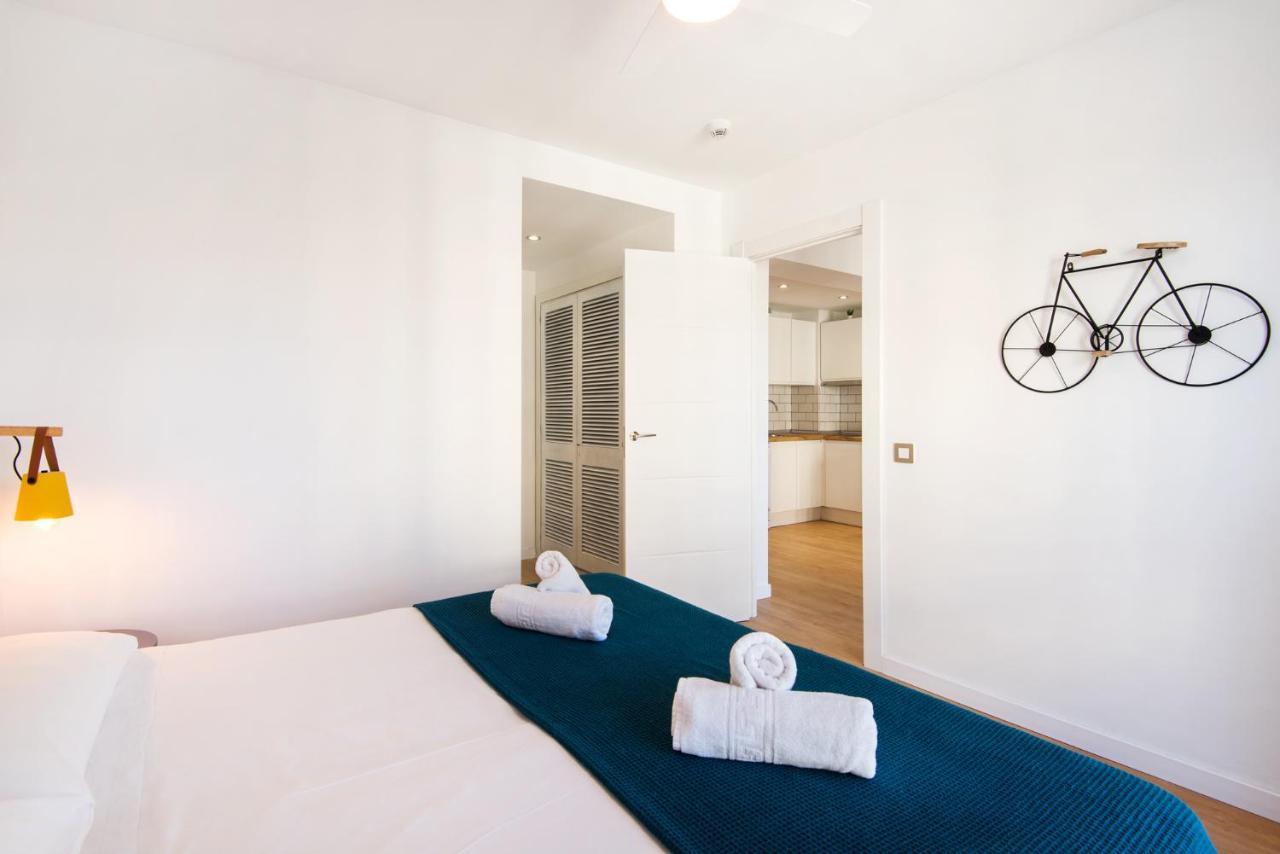 Aloha Puerto Private Apartment 1St Line Carihuela Beach Torremolinos Exterior photo