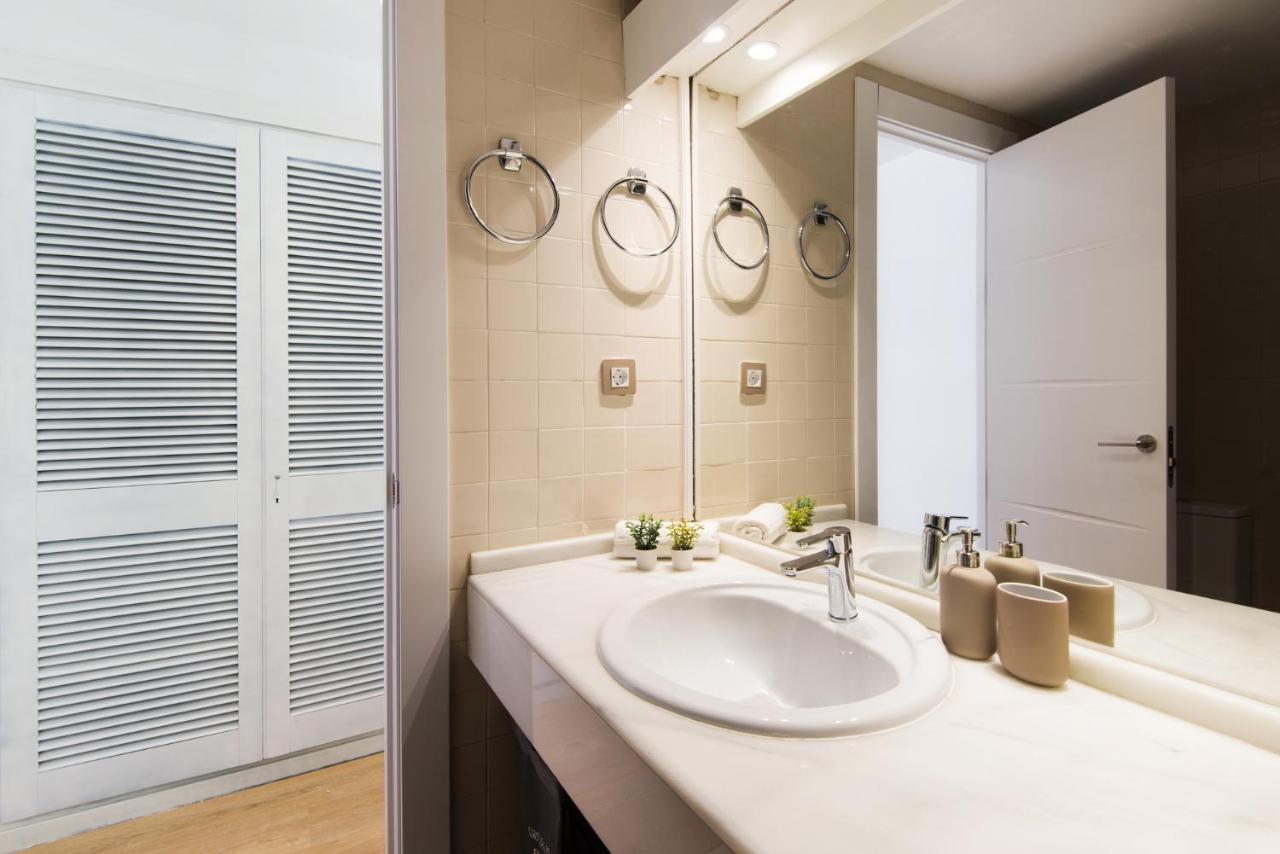 Aloha Puerto Private Apartment 1St Line Carihuela Beach Torremolinos Exterior photo