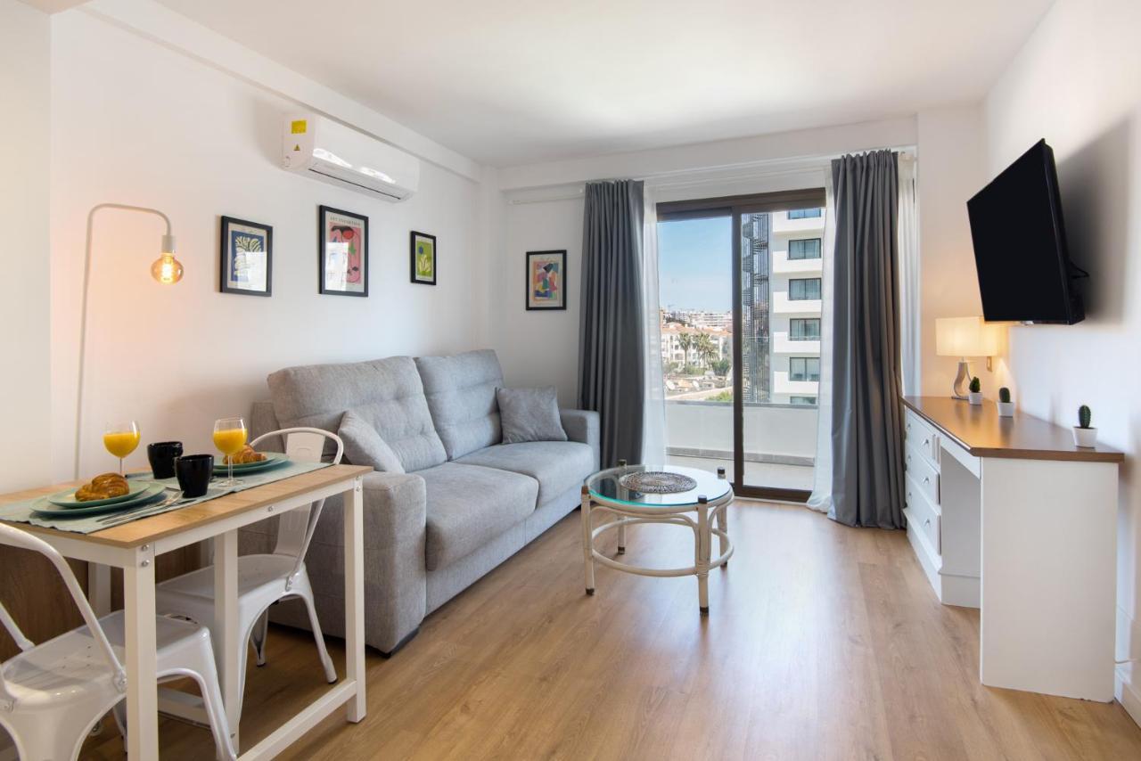 Aloha Puerto Private Apartment 1St Line Carihuela Beach Torremolinos Exterior photo